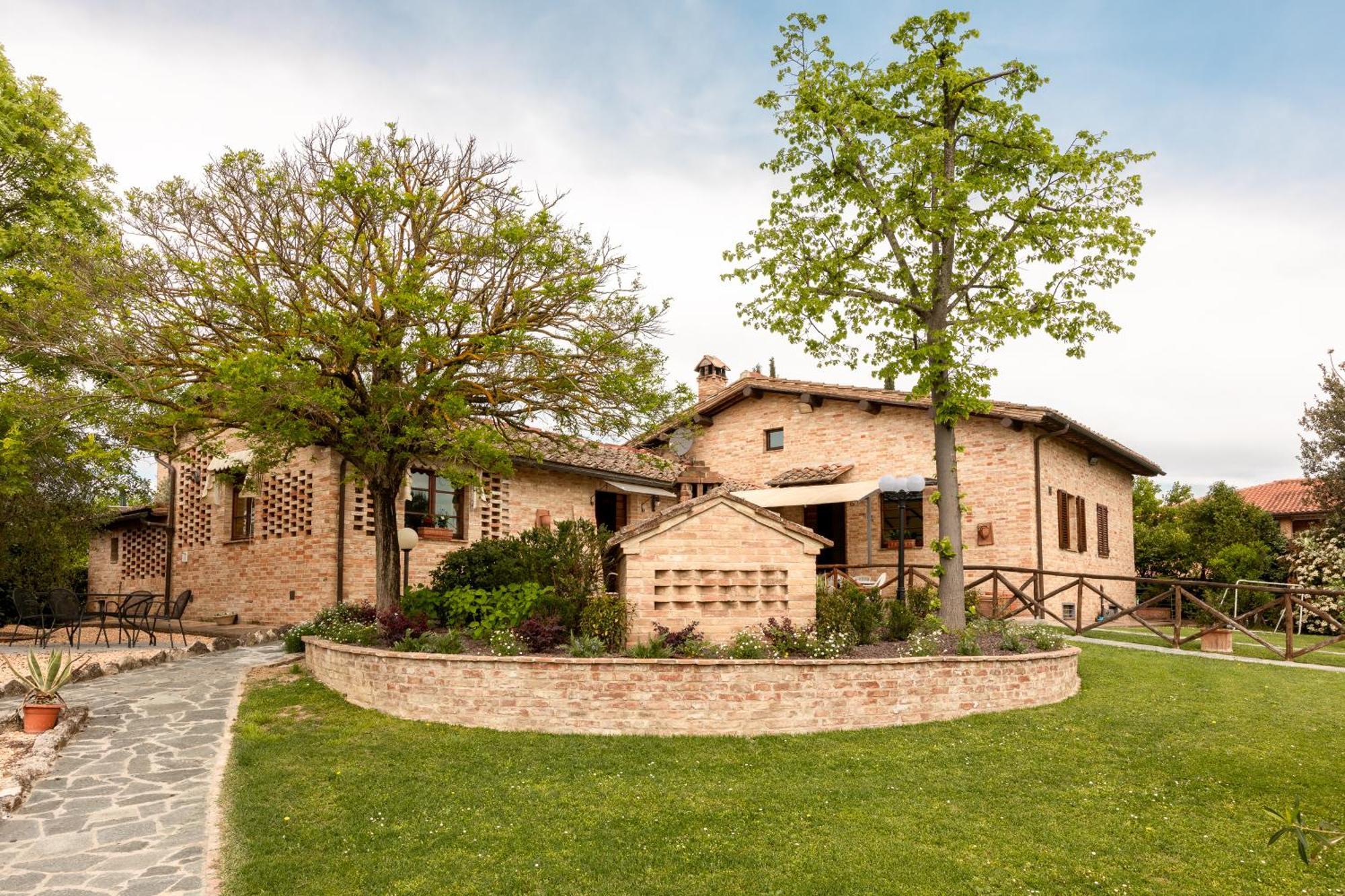 Ferienwohnung Asso Di Picche Siena Exterior foto